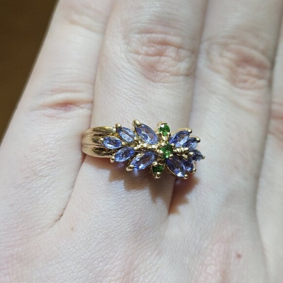 14K Yellow Gold Tanzanite & Emerald Flower Motif Cluster Gemstone Ring Size 8 - Picture 4 of 16